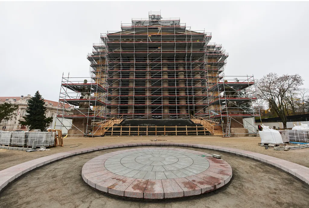 Látványosan halad az Egri Bazilika felújítása, Egri Bazilika, Layher Kft., 2021 