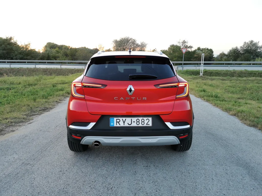 Renault Captur TCE 155 EDC teszt (2020) 