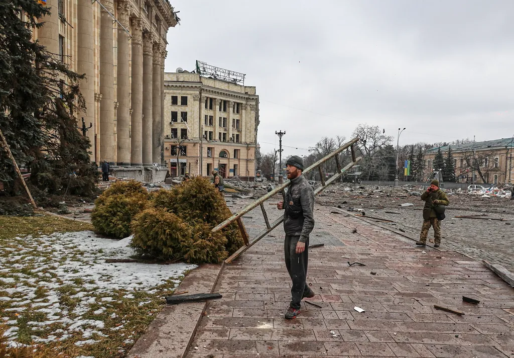 Ukrán válság 2022, ukrán, orosz, háború, Ukrajna, Harkiv, belváros, romok 