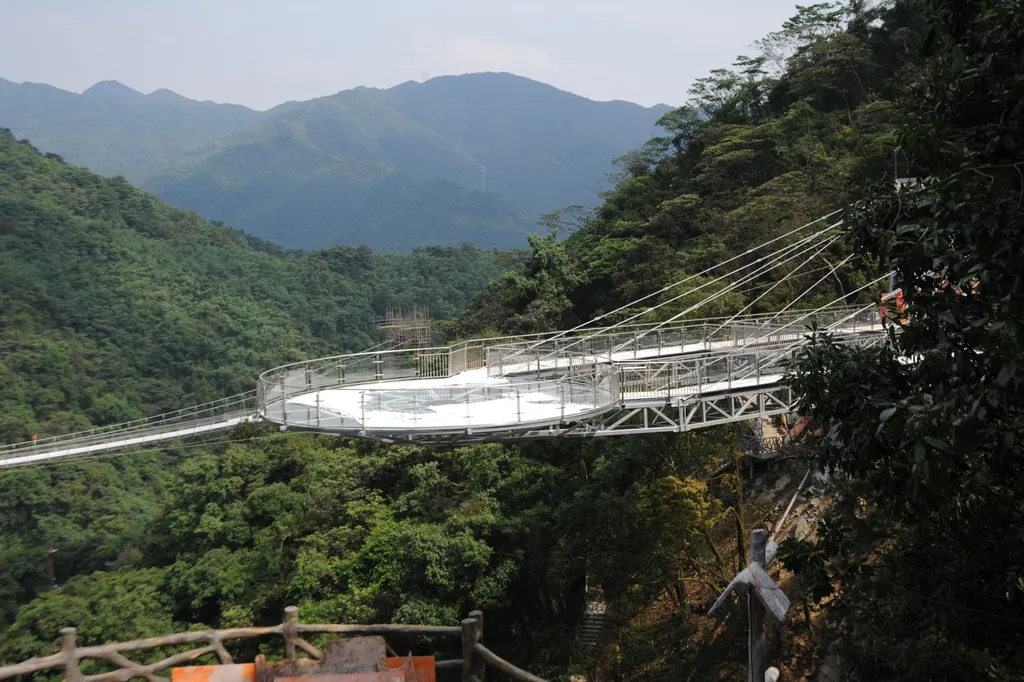 Üvegpadlós kilátó, Kína, Kulunghszia, Csingjüan

Yun Tian Bo Ba, Gulongxia  Guangdong Qingyuan Qingxin glass platform glass platform 