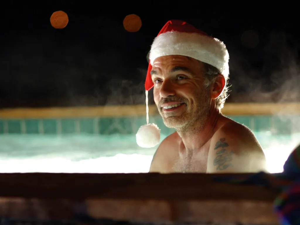 Bad Santa Cinema pompom Horizontal SANTA CLAUS JACUZZI BONNET 