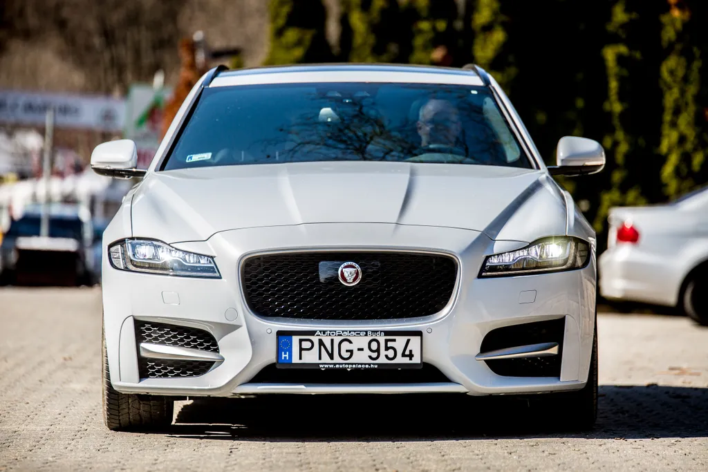 Jaguar XF autófotózás 