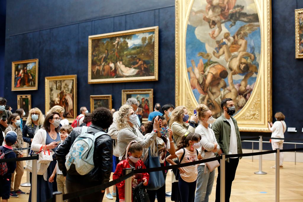 Újranyitott a Louvre 