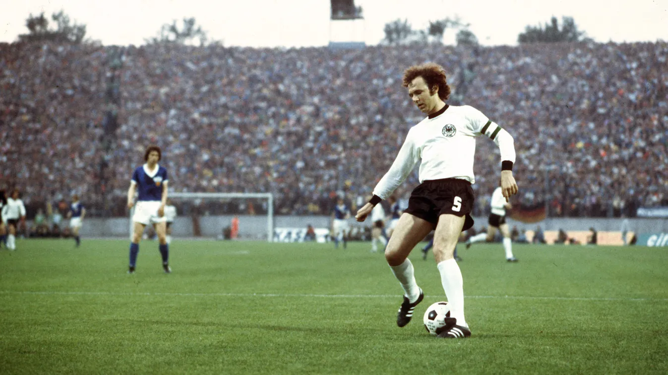 Review - Soccer World Cup 1974: Beckenbauer GERMANY:DEU SPO Soccer Sports action ball dribbling frg FULL-LENGTH gdr playing single STADIUM HORIZONTAL 