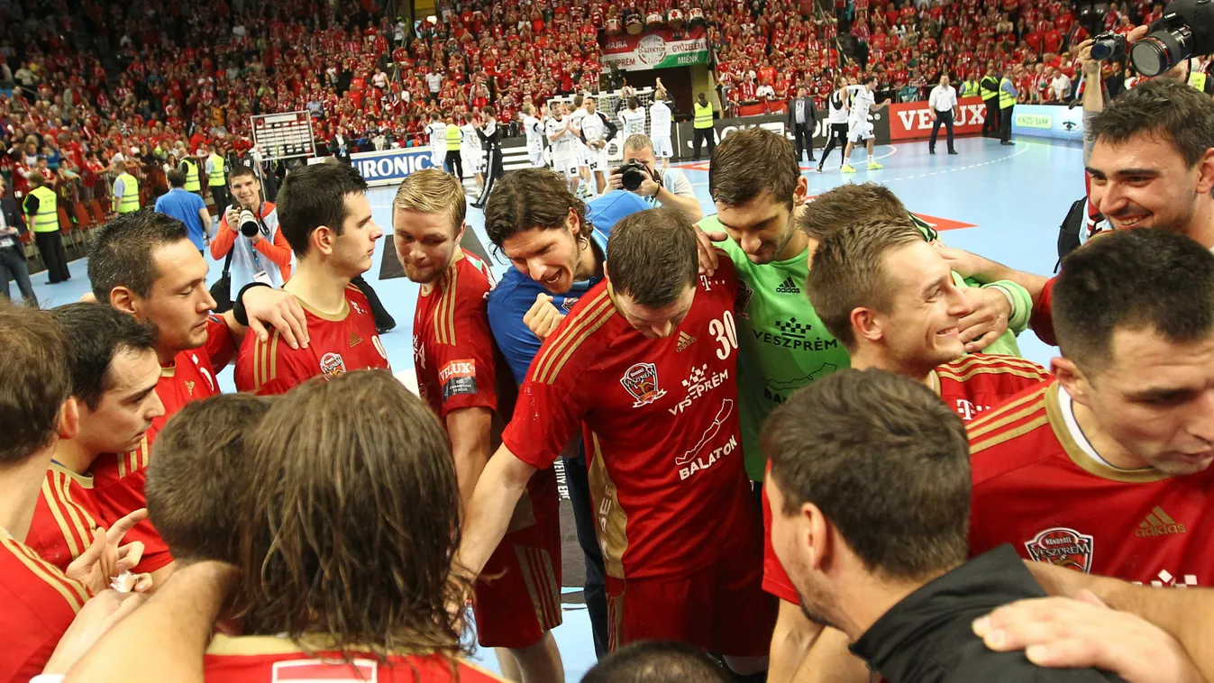 A veszprémi csapat az MVM Veszprém - THW Kiel férfi kézilabda Bajnokok Ligája csoportmérkőzésen, a Veszprém Arénában 2015. október 17-én. 