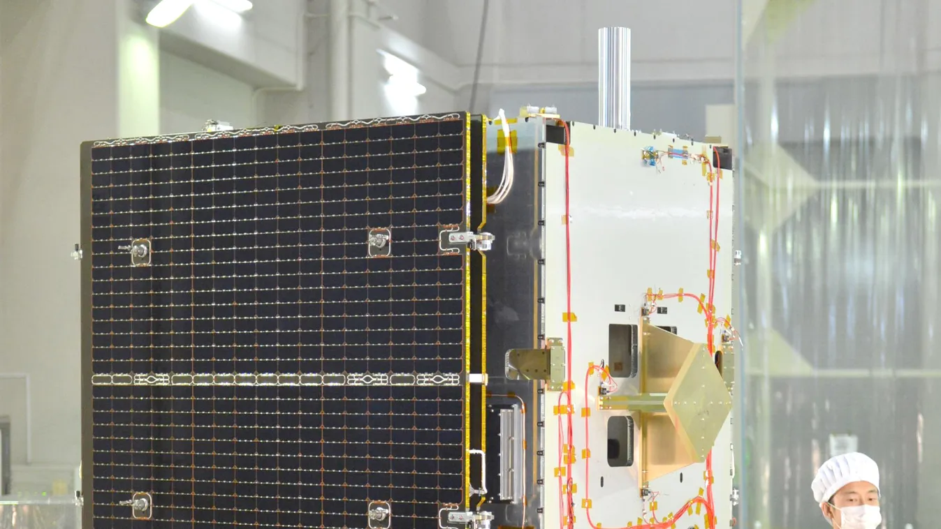 Japan Space probe Hayabusza 2  uneveild VERTICAL 