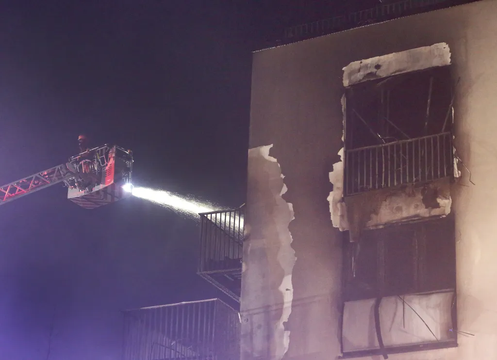 Tűz Németországban Essen 2022.02.21. 
 Fire in apartment block Disasters and Accidents Fires Horizontal 