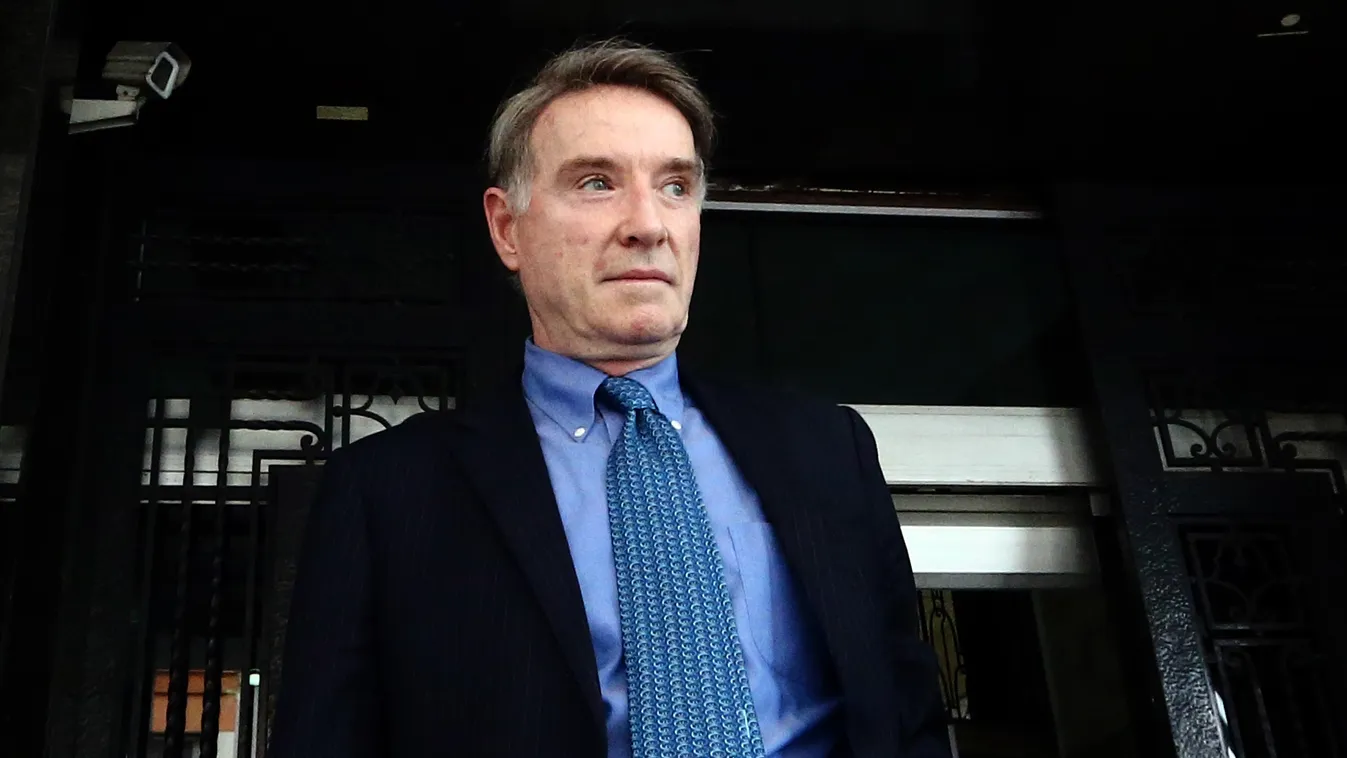 Police visited Eike Batista's home in Botanical Garden in Rio de Janeiro, to serve a prison warrant for Operation Efficiency, the second phase of Calicute, the Lava Jet arm 