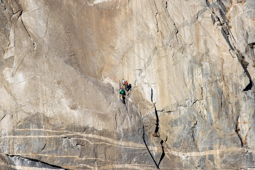 A világ egyik legnehezebben mászható, függőleges sziklafala, a kaliforniai Yosemite Nemzeti Parkban lévő El Capitan gránitmonolit, Yosemite Nemzeti Park, El Capitan 