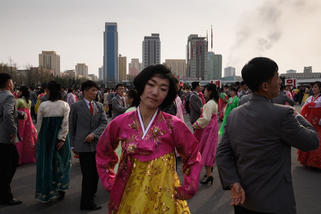 Tömeges táncparádé Phenjanban Észak-Korea 
