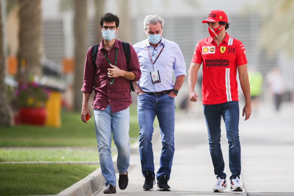Forma-1, Carlos Sainz, Ferrari, idősebb Carlos Sainz, Bahrein teszt 2. nap, 2021 