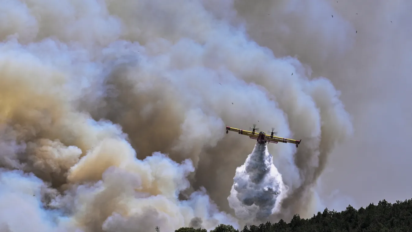 climate environment TOPSHOTS Horizontal  tűzoltó tomboló erdőtűz Görögország 