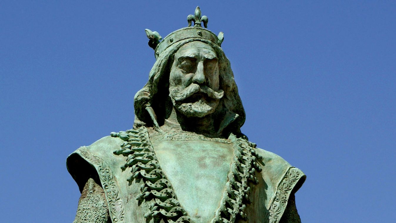 Károly Róbert, Anjou-ház, Károly Róbert szobra a Hősök terén