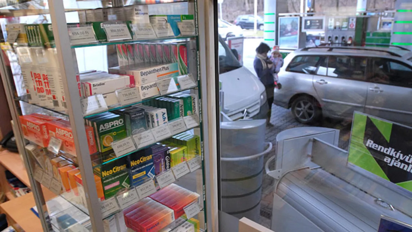 fájdalomcsillapító, Gyógyszerszekrény a Mol egyik budapesti benzinkútjánál 
