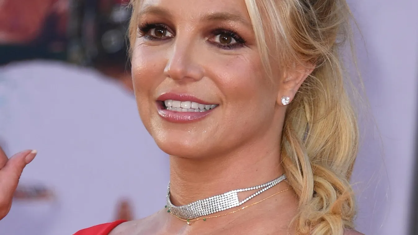 Britney Spears, film Horizontal HEADSHOT SINGER-WOMAN PREMIERE RED CLOTHING 