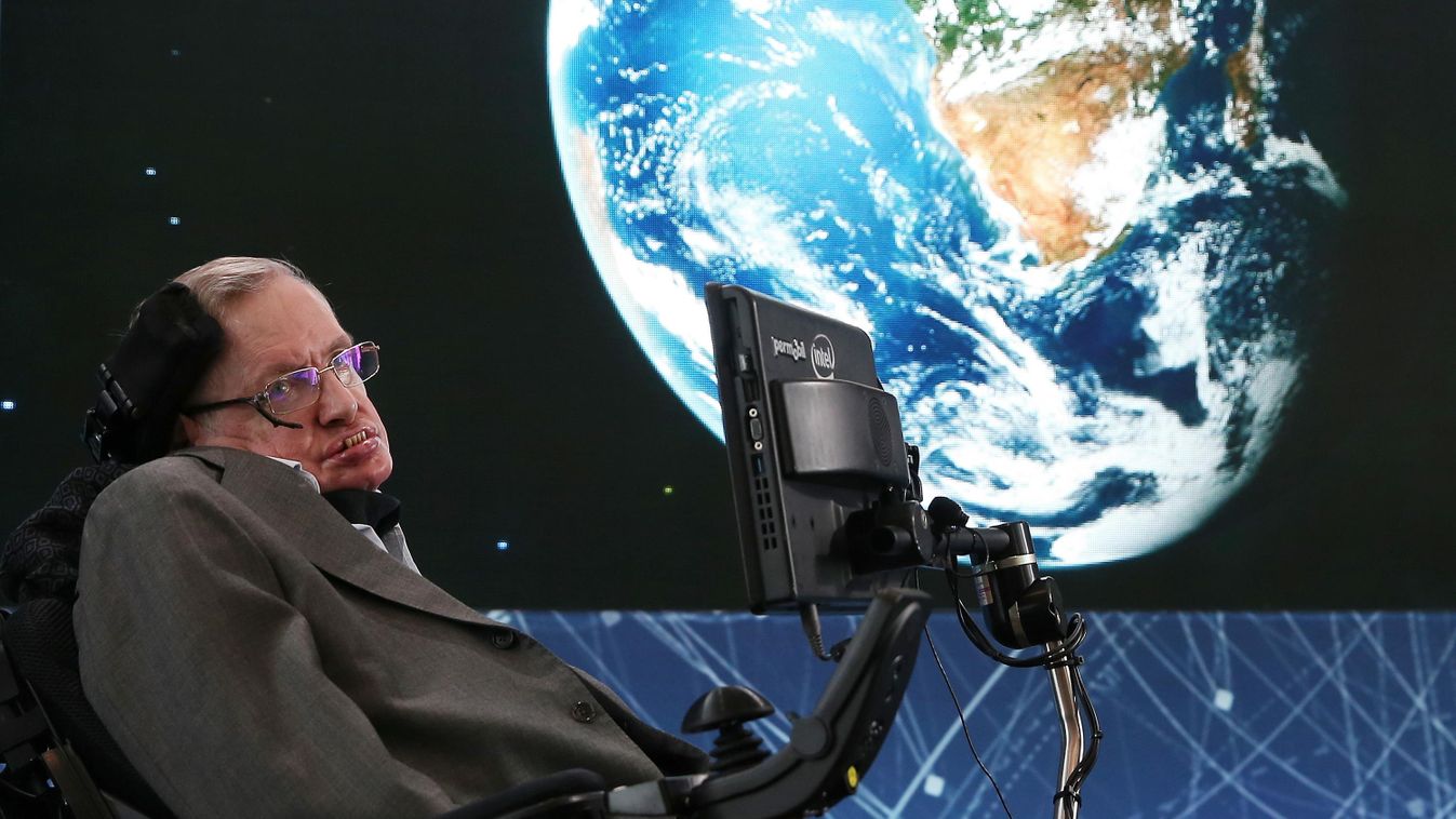 Stephen Hawking vezető angol elméleti fizikus Announcement > at One World Observatory on April 12, 2016 in New York City. 