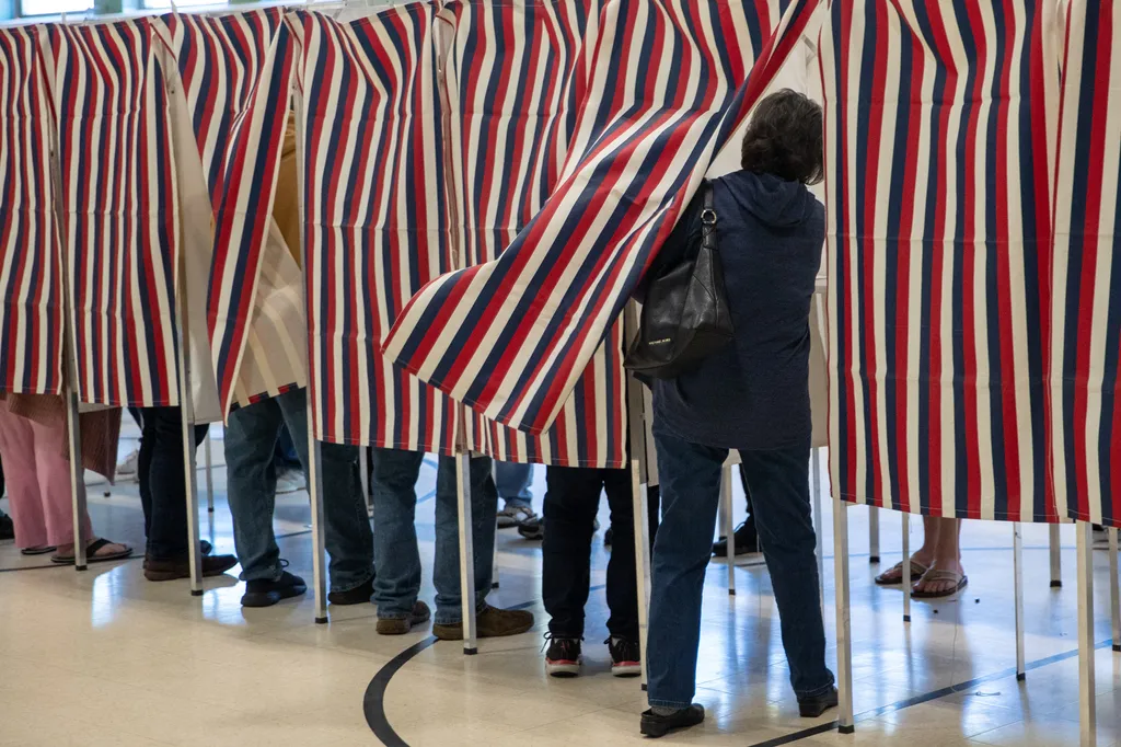 amerikai félidős választások, választás  Americans Head To The Polls To Vote In The 2022 Midterm Elections GettyImageRank3 Color Image Horizontal POLITICS ELECTION 
