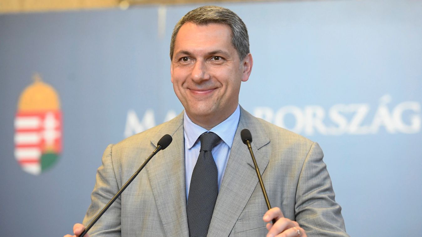 Lázár János, Miniszterelnökség, Kormányinfó 90, miniszter 