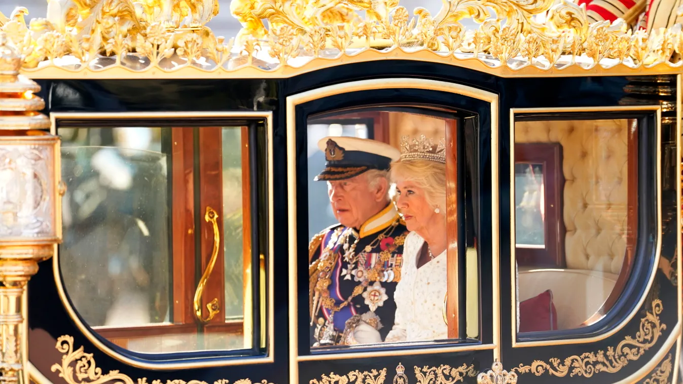 III. Károly brit uralkodó első parlamenti beszéd Nagy-Britannia, 
  2023. november 7.
III. Károly brit uralkodó és felesége, Kamilla királyné hintón érkezik a Buckingham-palotából a londoni parlamentbe, ahol a király megnyitja az 58. parlament negyedik ül