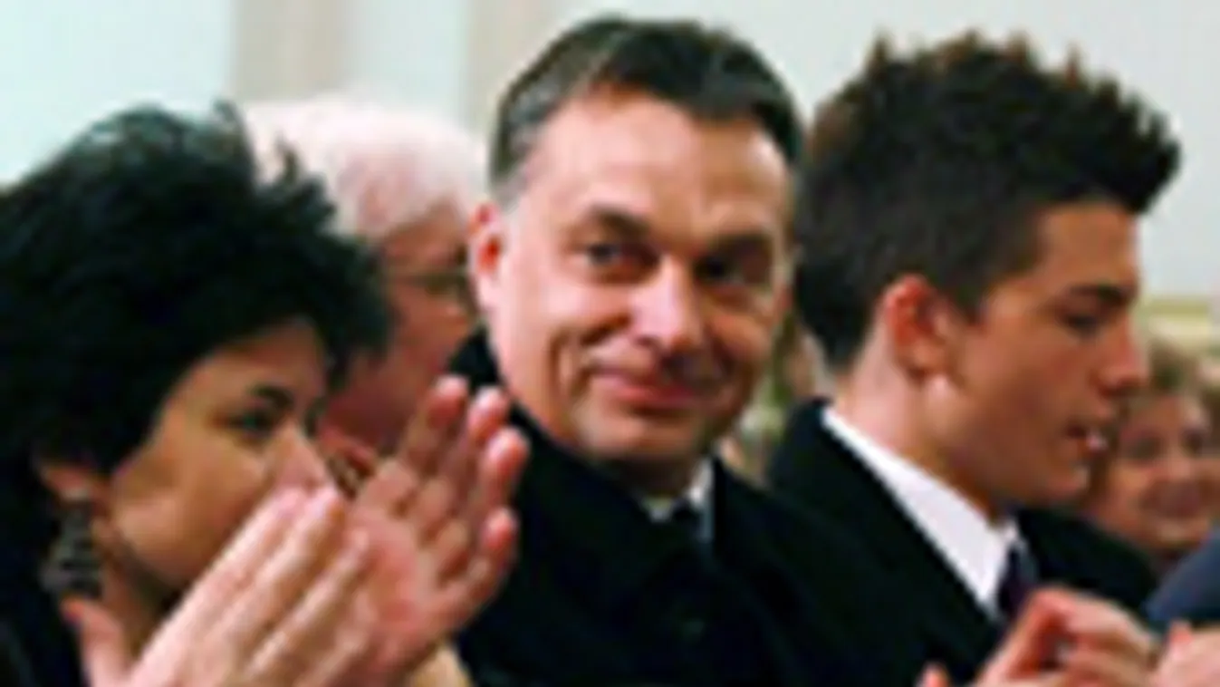 Orbán Viktor, a Fidesz elnöke Gárspár fiával együtt részt vett Csoóri Sándor 80. születésnapjára rendezett hangversenyen a Deák téri Evangélikus Templomban, Budapesten, 2010. március 2-án. 
