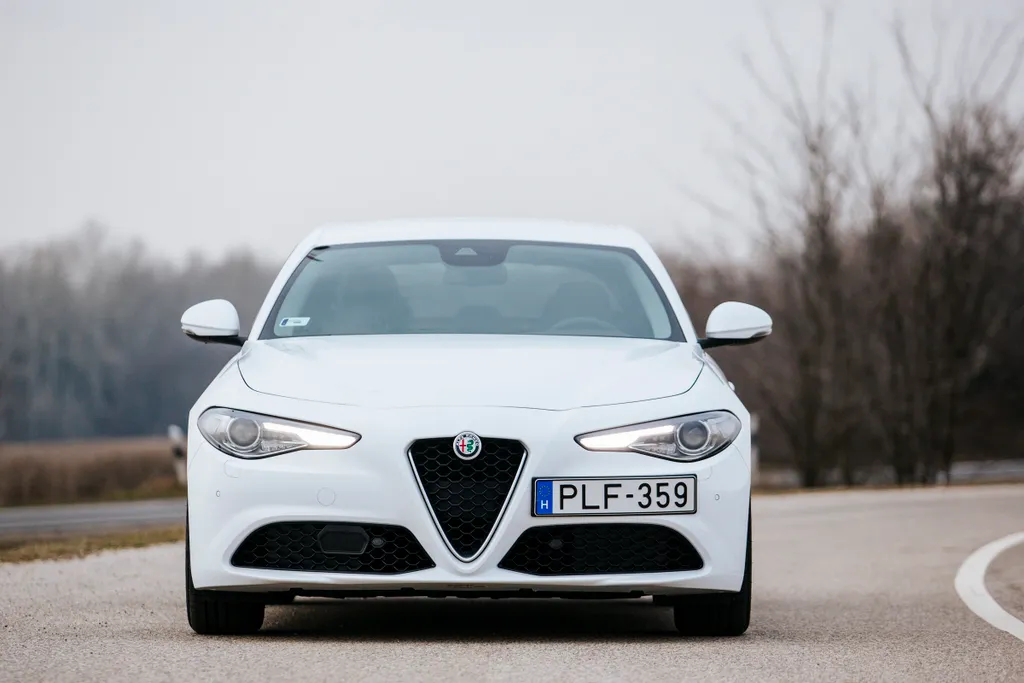 Kis Stinger és Alfa Romeo összehasonlító teszt 