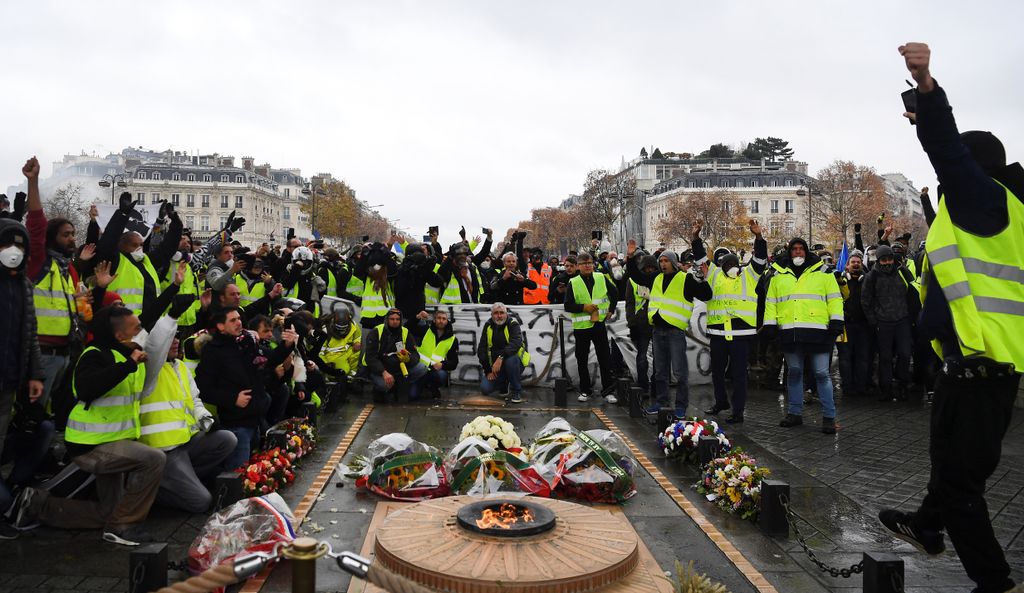 sárgamellényesek tüntetése Párizsban - galéria 