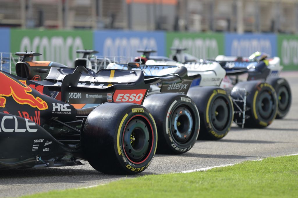 Forma-1, teszt, Bahrein, 1. nap, Pirelli, Red Bull, hátsó szárny 
