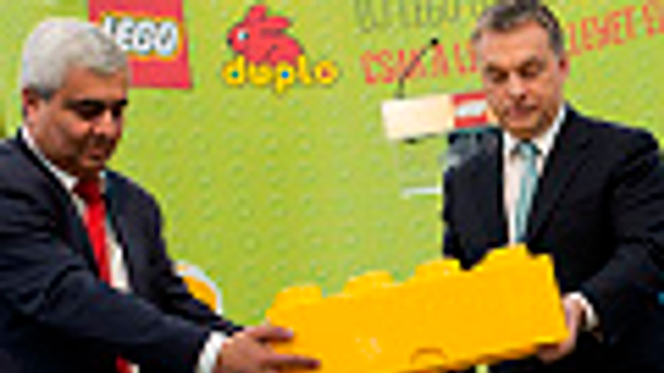 Orbán Viktor időkapszulát helyez el, nyíregyházai Lego-gyár
