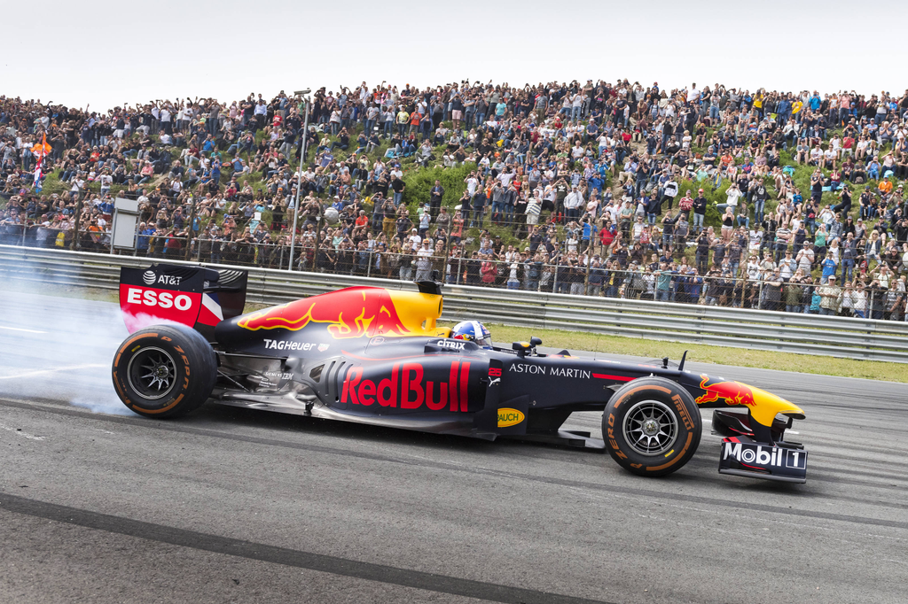 A Forma-1-es Red Bull Racing bemutatója a hollandiai Zandvoortban, David Coulthard 