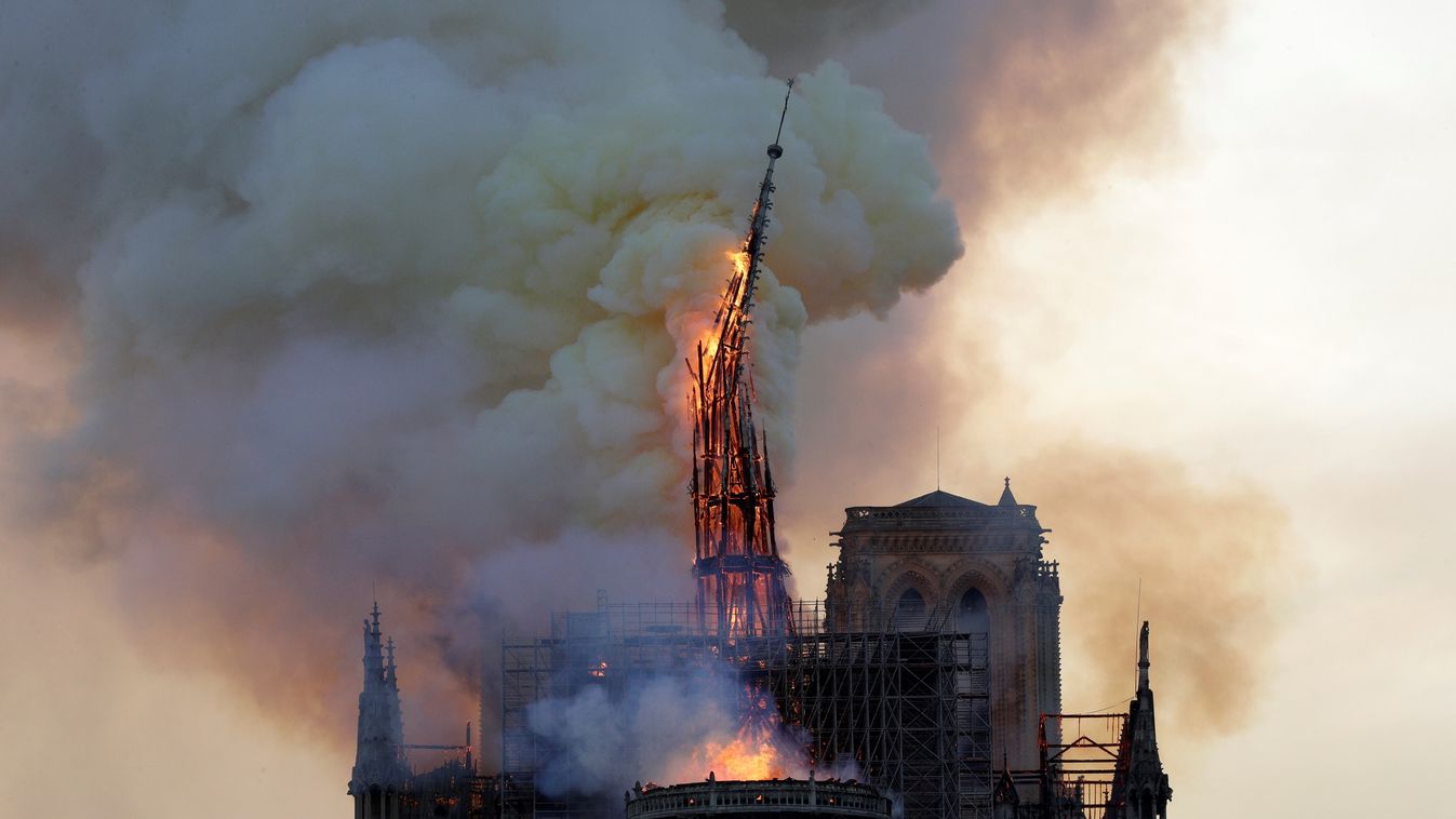 TOPSHOTS Horizontal NOTRE DAME FIRES AND FIRE-FIGHTING ARCHITECTURE MONUMENT RELIGIOUS BUILDING ARCHITECTURE MONUMENT France SCAFFOLDING SMOKE BUILDING COLLAPSE COMBO PHOTO FLAME 