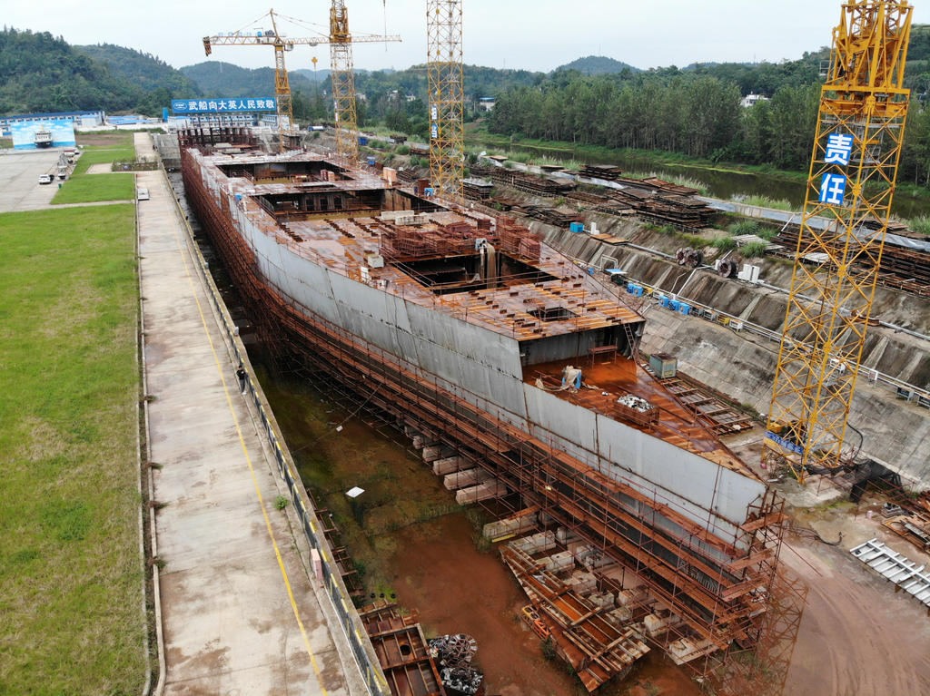 Full-size Titanic replica built with $145 million investment in southwest China China Chinese Sichuan Suining full-size replica Titanic doomed luxury ocean liner kína Szecsuán 