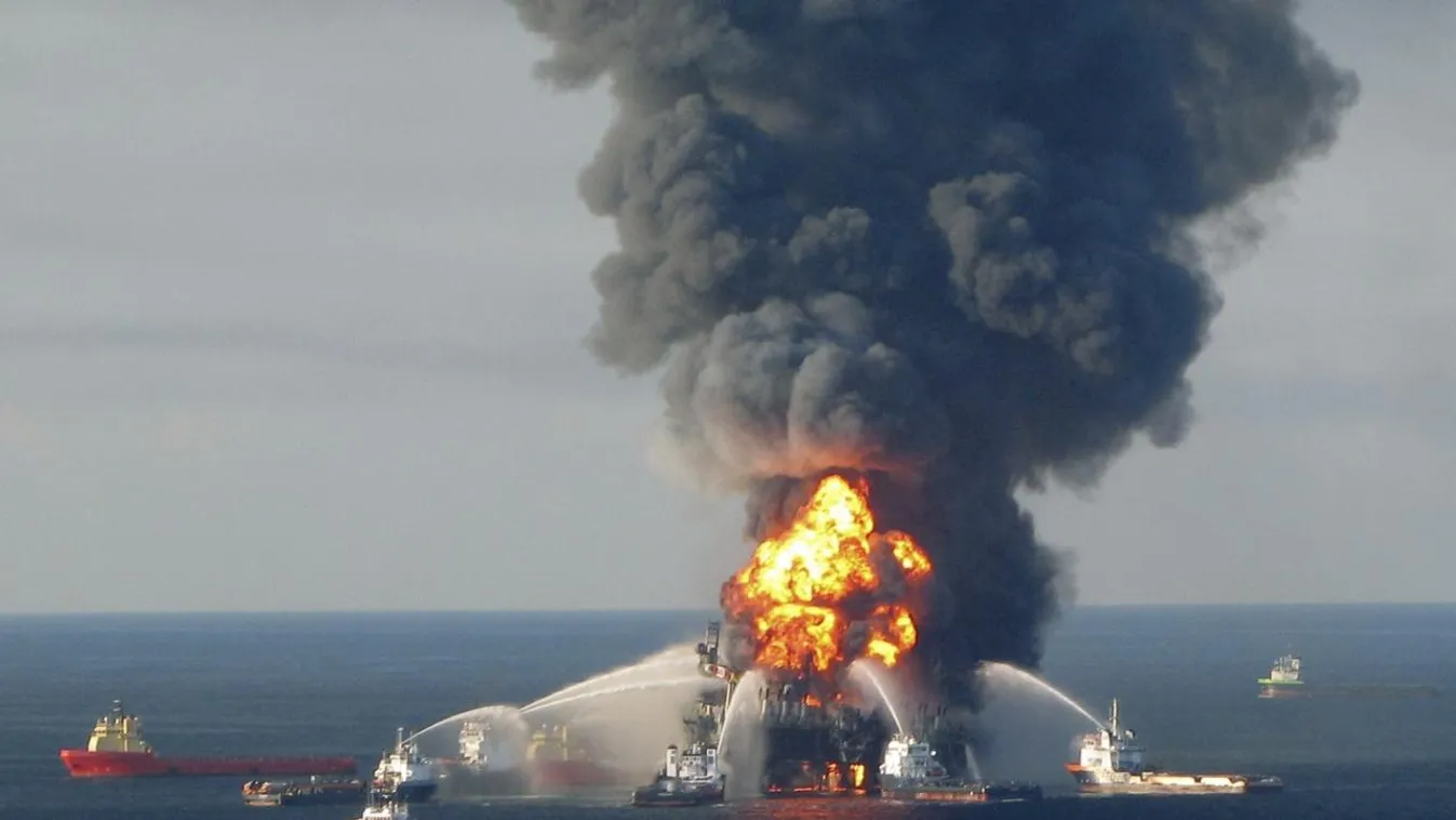 File photo shows fire boat response crews battling the blazing remnants of the off shore oil rig Deepwater Horizon, off Louisiana 
BP olajkatasztrófa Mexikói-öböl 