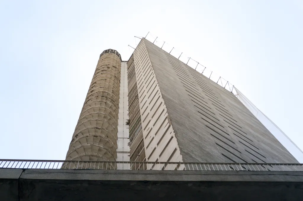 Különleges tűzlépcsője van Brazília egyik legnagyobb épületének, galéria, Copan, 2023 