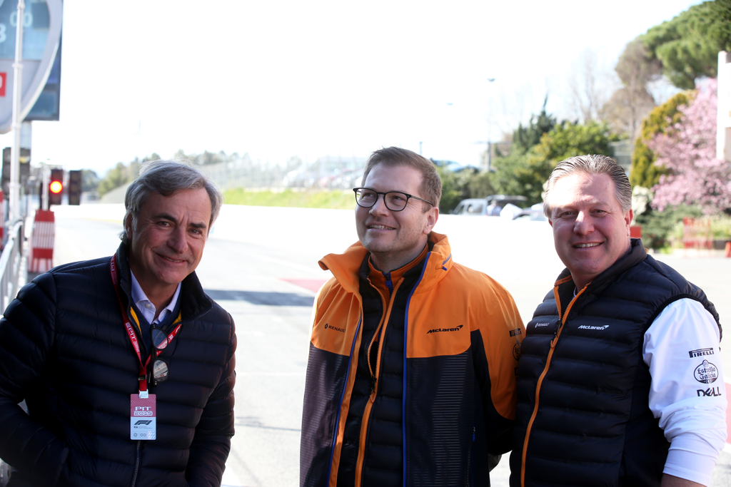 Forma-1, Carlos Sainz, Andreas Seidl, Zak Brown, McLaren, Barcelona teszt 4. nap 