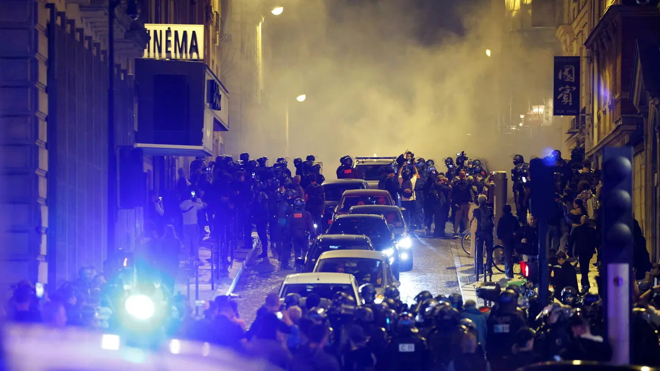 Párizs, Franciaország, zavargások, 2023.07.02.  demonstration unrest police riot TOPSHOTS Horizontal 