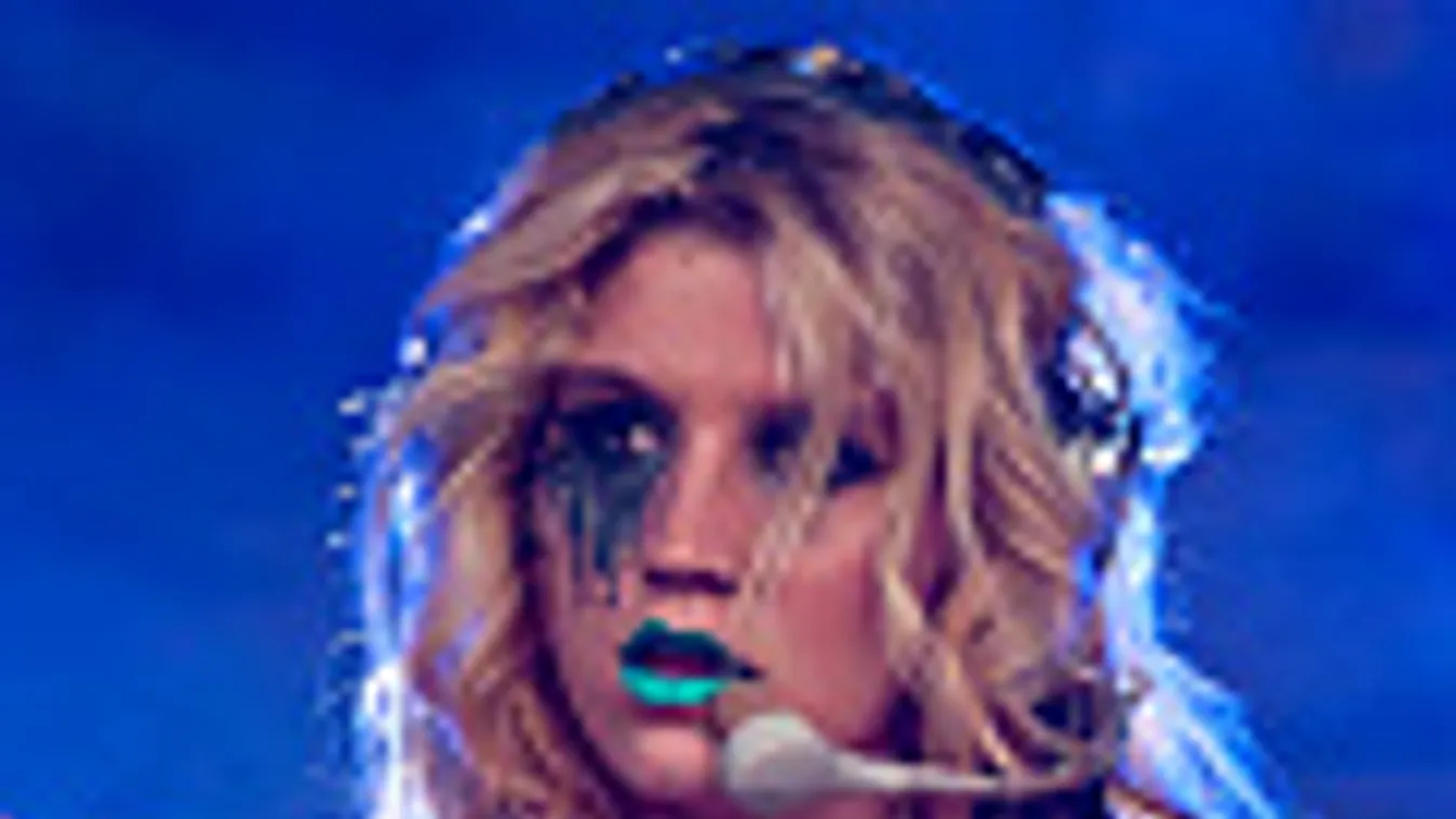 Kesha a 2011-es budapesti Kapcsolat koncerten