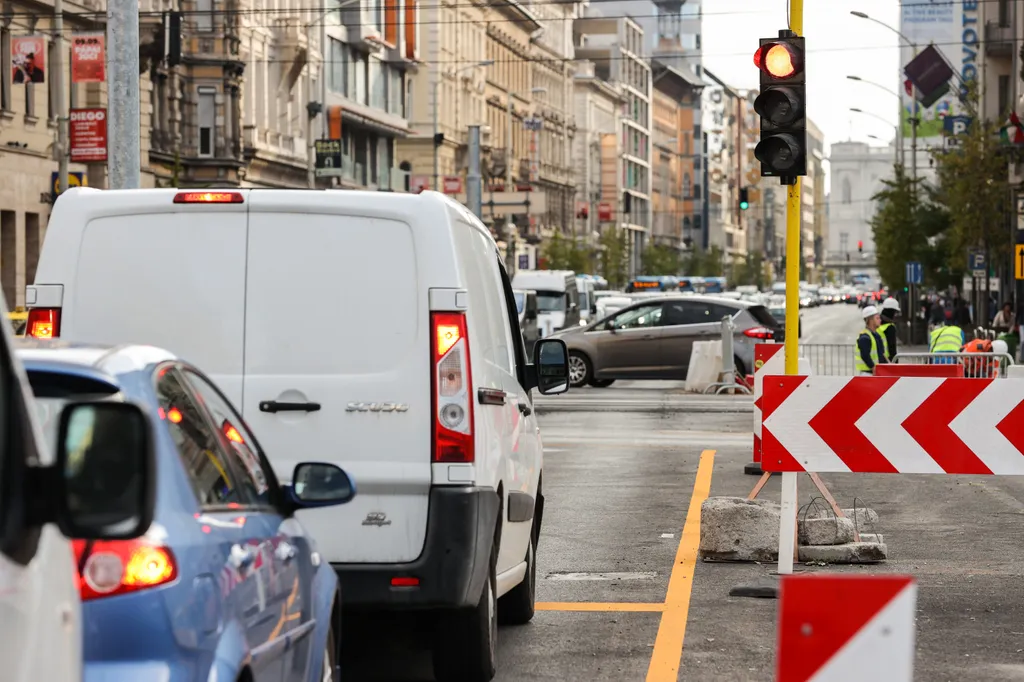 dugó, közlekedés, forgalom, autó, belváros, Budapest, Blaha Lujza tér 2021.09.01. 