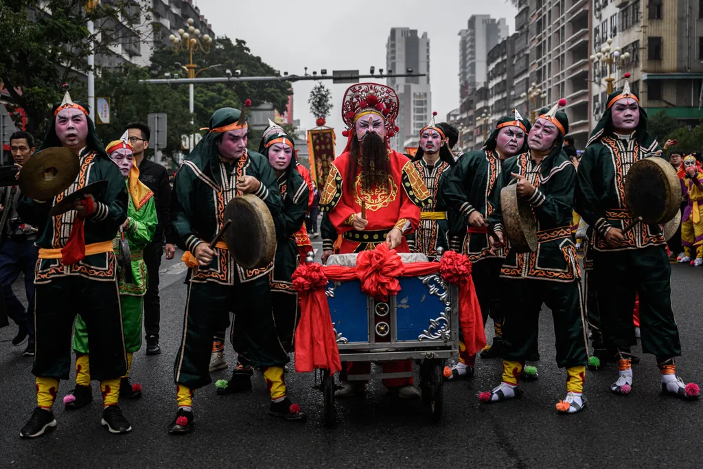 Yingge-Látványos tradicionális táncos felvonlulás Kínában  Yingge Dance Parade in China’s Puning 2023, China, Culture, traditional,costumes,Dance,dance parade,Da Horizontal 
