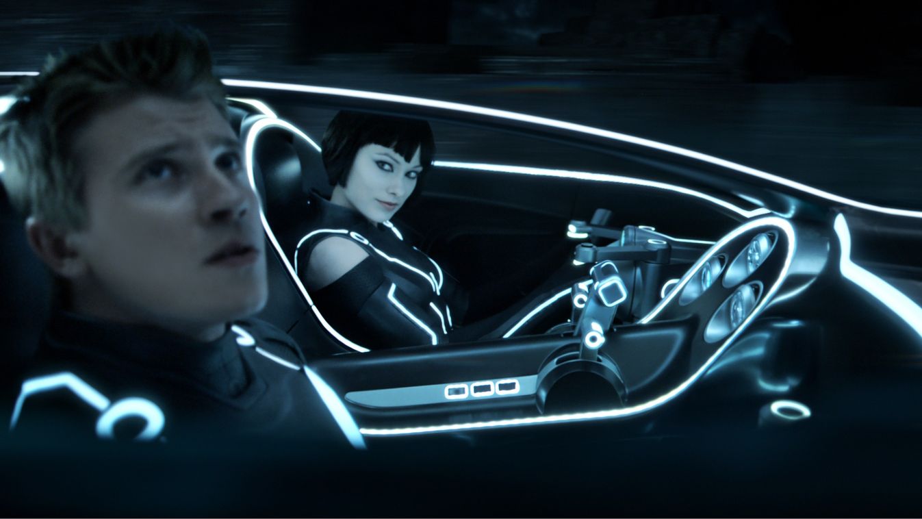 Tron Legacy Cinema science fiction 3D Movie cyberspace MAN WOMAN futuristic CAR HORIZONTAL 