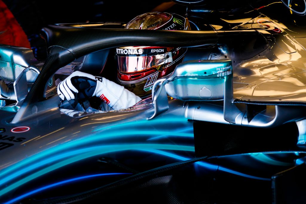 A Forma-1-es Brit Nagydíj pénteki napja, Lewis Hamilton 
