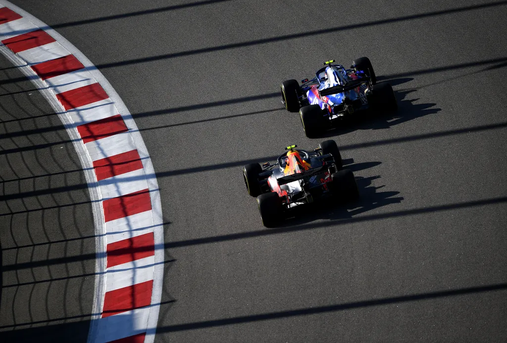 Forma-1, Pierre Gasly, Alex Albon, Red Bull Racing, Orosz Nagydíj 