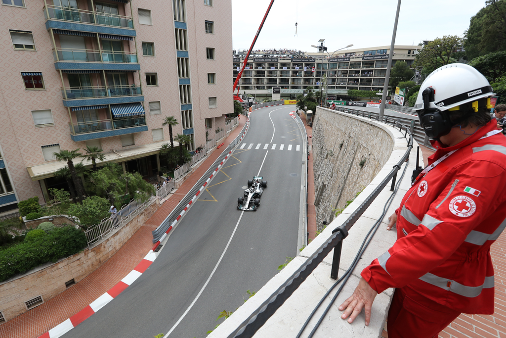 A Forma-1-es Monacói Nagydíj csütörtöki napja, Lewis Hamilton, Mercedes, sportbíró 