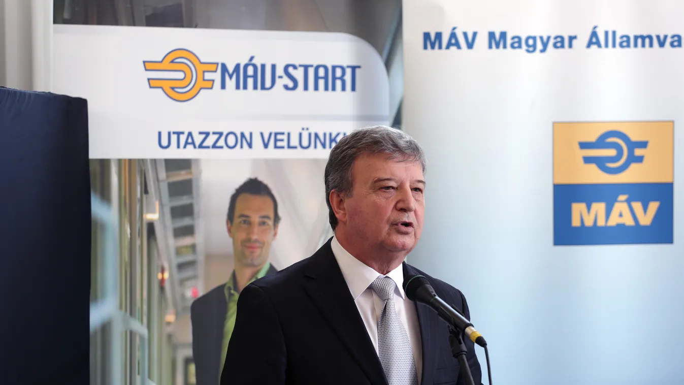 A MÁV-START Zrt. sajtótájékoztatója. Téma: a MÁV-START által az osztrák vasúttársaságtól (ÖBB) vásárolt használt vasúti személykocsik bemutatása a Keleti pályaudvaron 2015 március 18-án Zaránd György, a MÁV-START Zrt. vezérigazgatója a MÁV-START Zrt. sajt