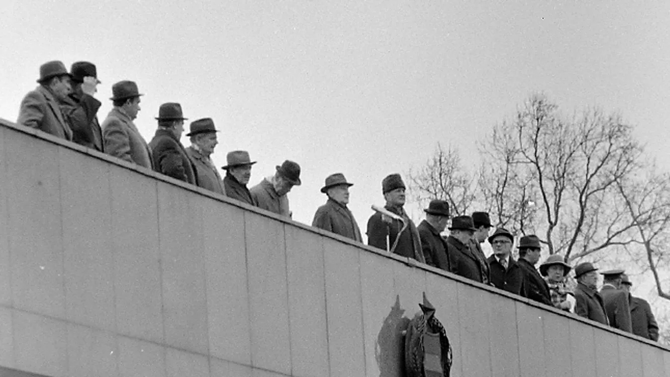 hazafiság a kádár-korszakban, Állami vezetők Budapesten, a május 1-jei felvonuláson 1975-ben 