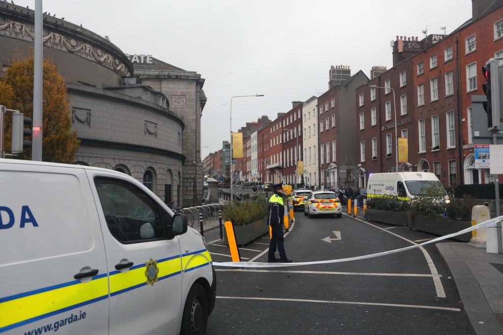 Zavargások késes támadás Írország, 2023.11.24., 