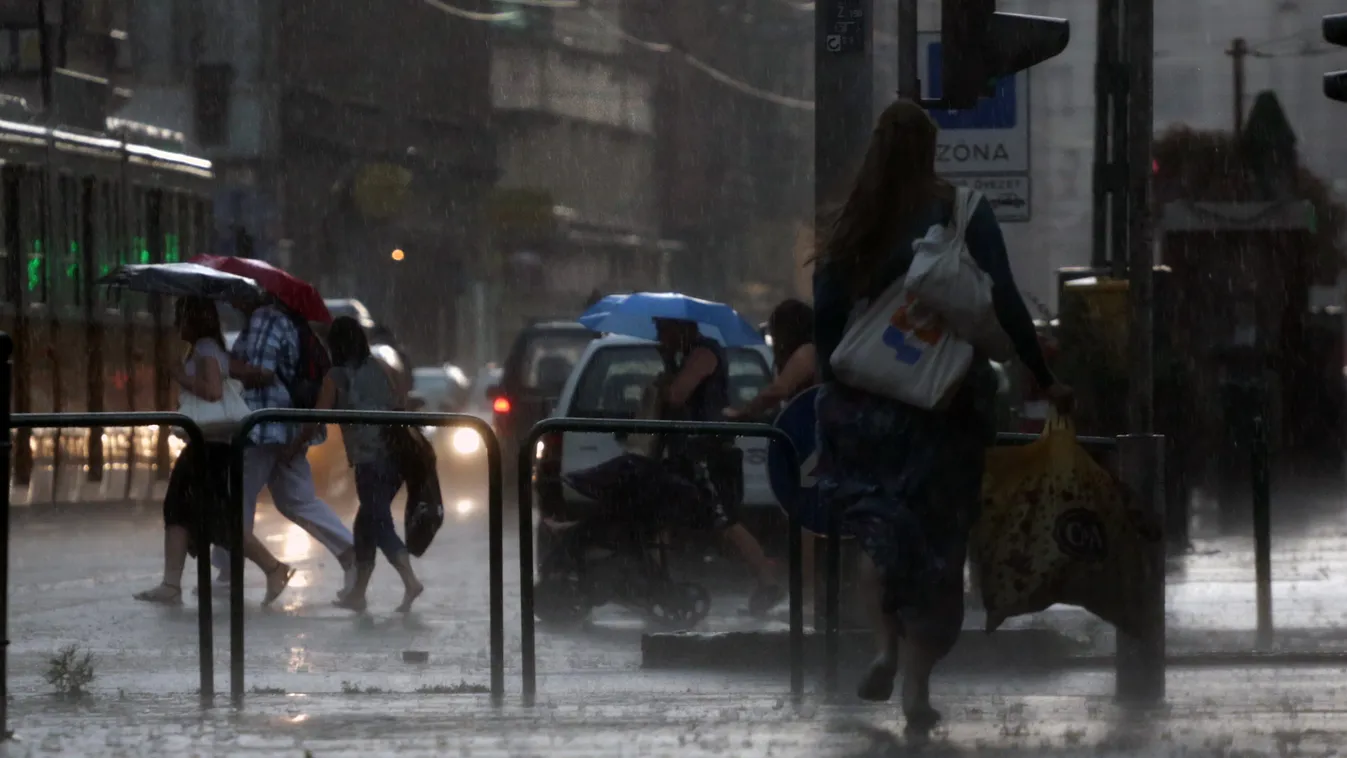 vihar Budapesten, belváros, eső, víz, zivatar 