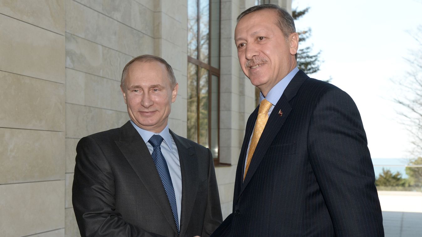 Russia's President Vladimir Putin (L) and Turkish Prime Minister Recep Tayyip Erdogan 