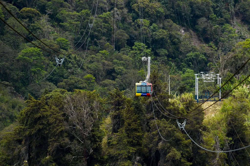 A Mérida Cable Car, Mukumbarí, felvonórendszer Venezuelában, . Székhelye a venezuelai Mérida városában található 1577 méteres magasságban, legmagasabb és a második leghosszabb felvonó a világon 