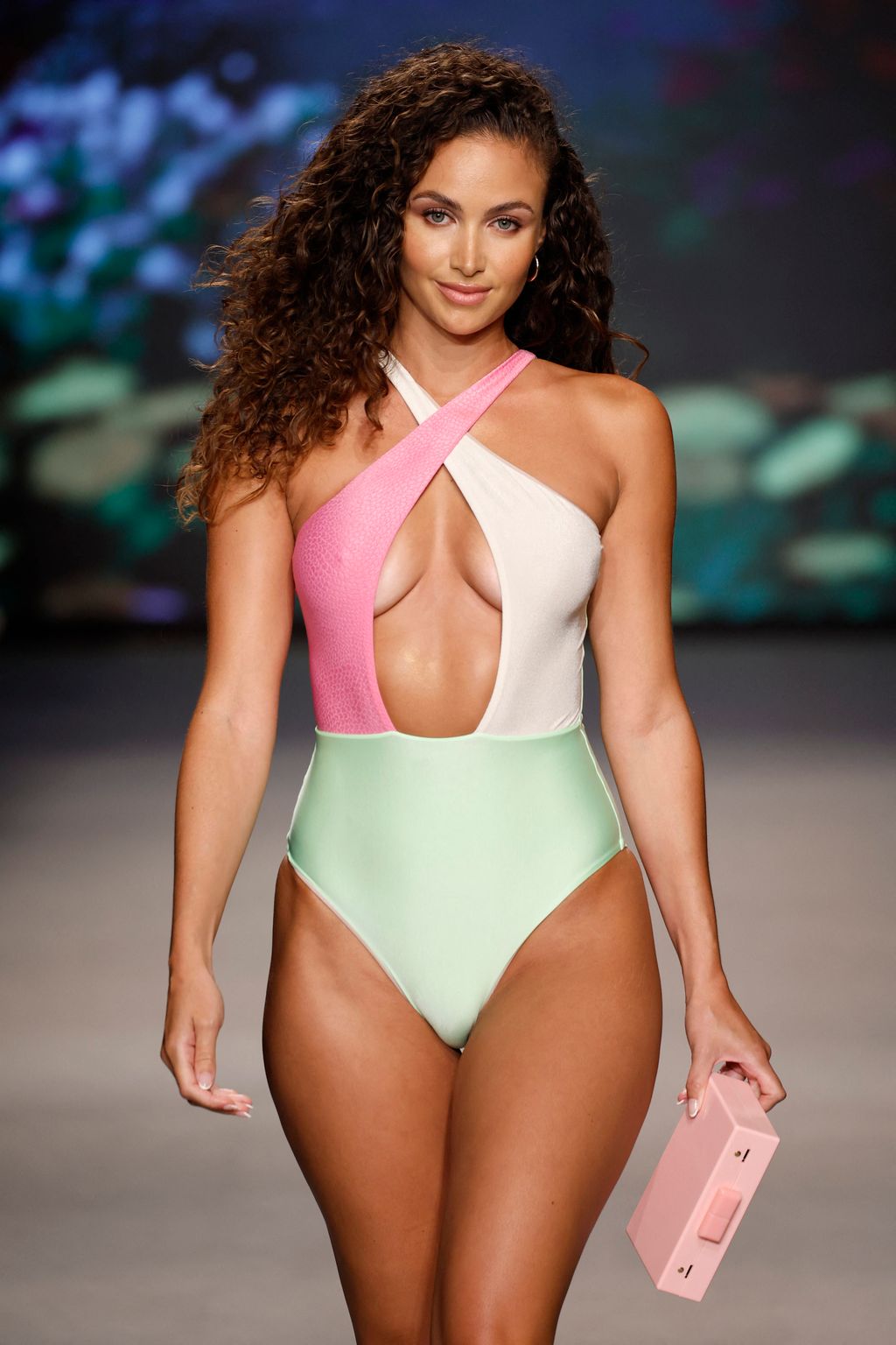 Miami Swim Week, bikini, fürdőruha, divat, divatbemutató, show, miami, fashion, szexi, csinos, nő 