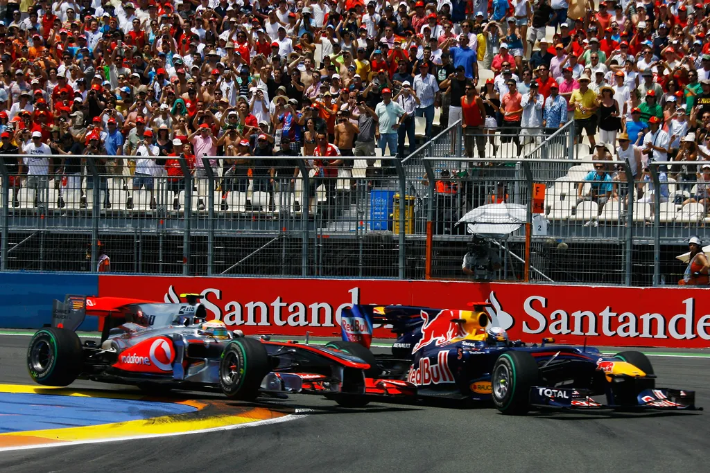 Forma-1, Sebastian Vettel, Red Bull Racing, Jenson Button, McLaren-Mercedes, Európa Nagydíj 2010 